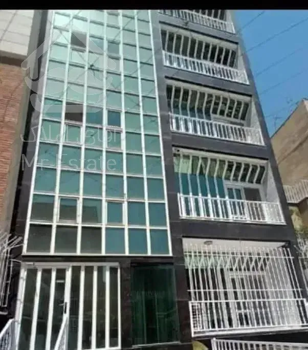 ۹۰ متر طبقه دوم با آسانسور و بالکن