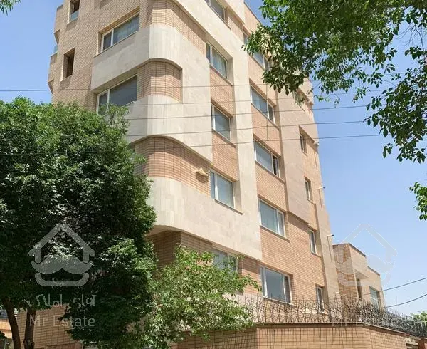 آپارتمان۱۳۵متری۴طرف نور آکواریوم  طبقه آخر۳خواب