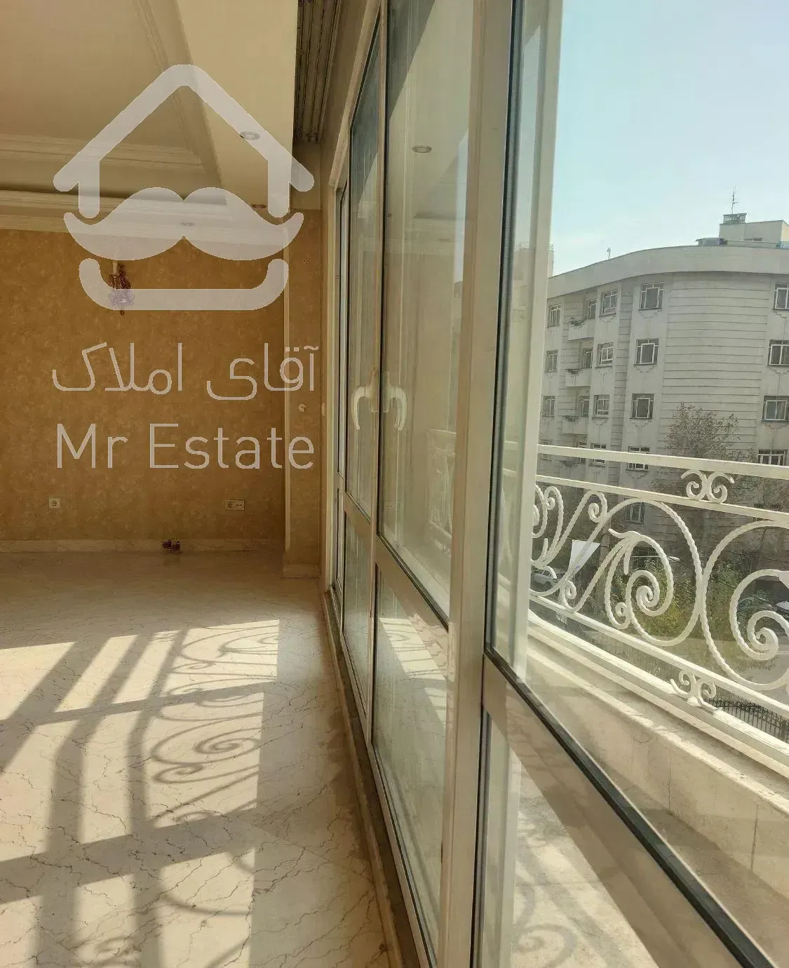 آپارتمان ۲۶۰ متر ۴ خواب تک واحدی استخردار