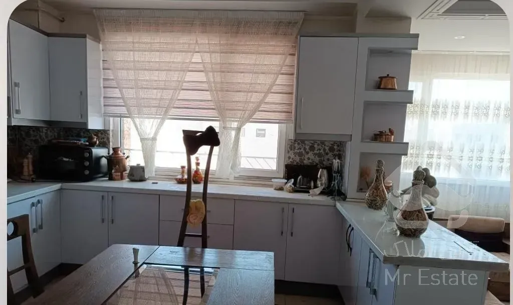 127 متر دروازه ارک خان ناظم 4 طبقه 4واحد /