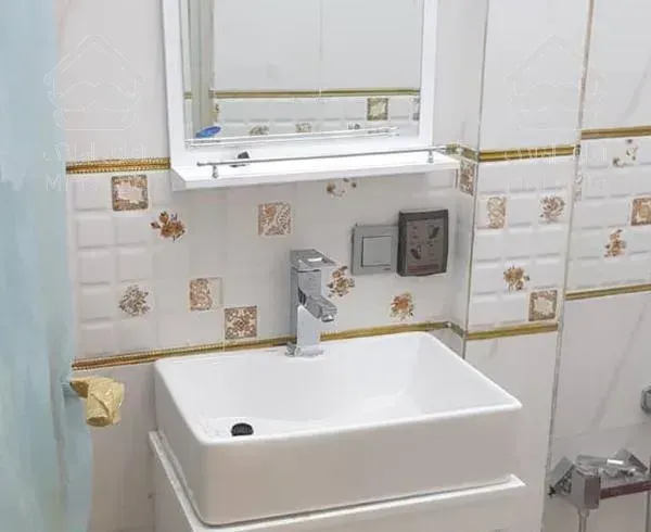 125متر 2خواب طبقه همکف 100متر حیاط در اختیار