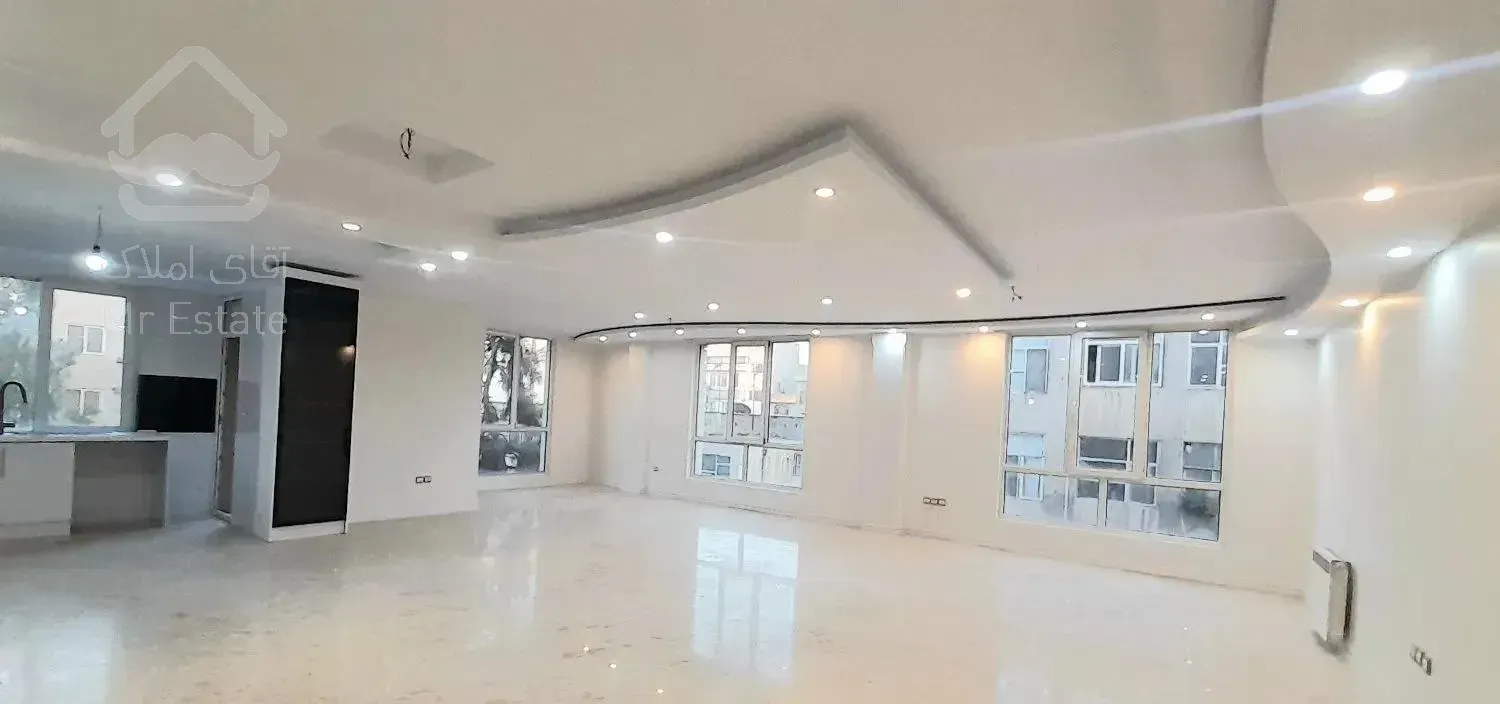 ۱۴۶متر/۳خواب/قاب میدان/۲پارکینگ/۳نبش نورگیر