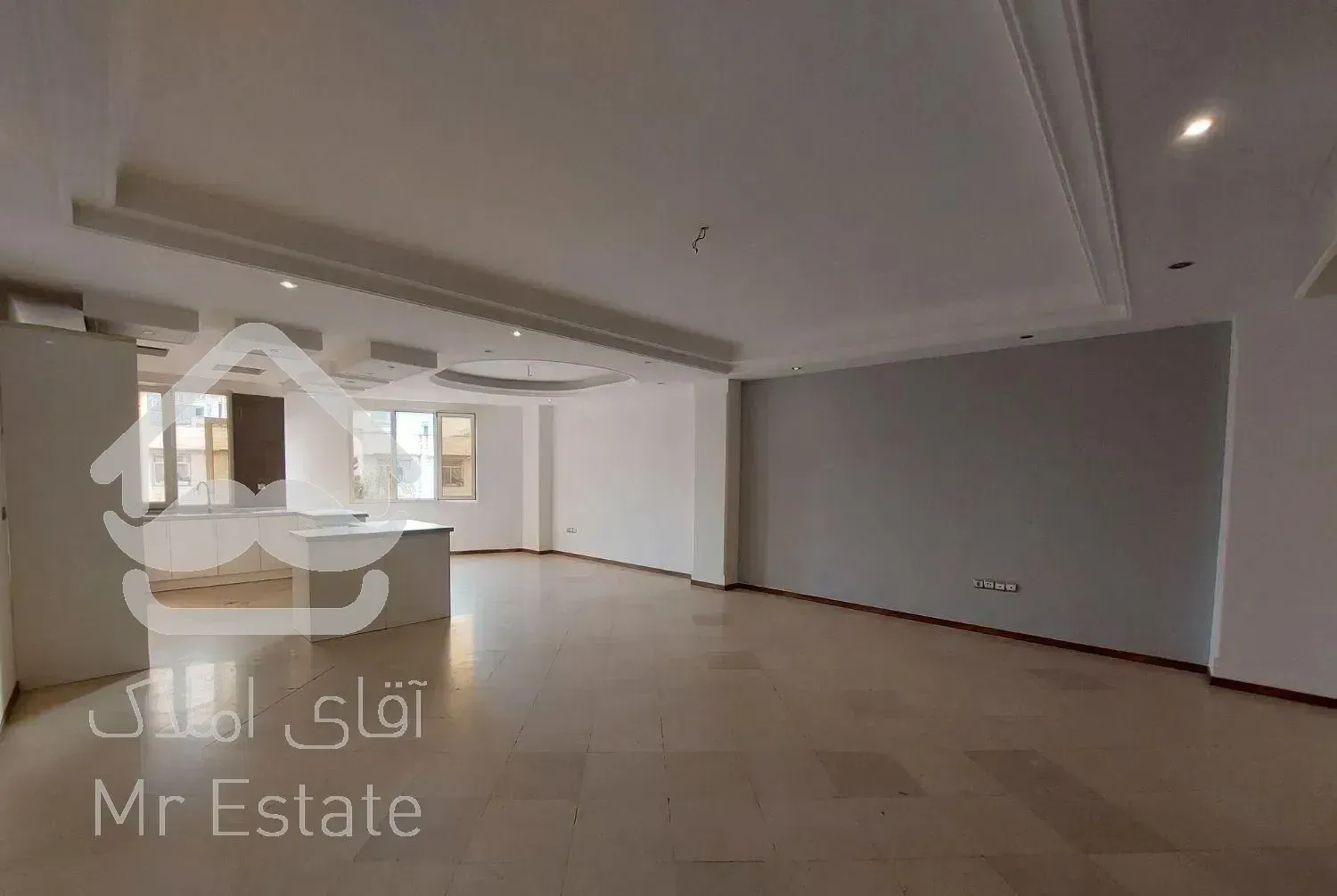 فرمانیه ۱۲۰ متر با نورگیری مناسب