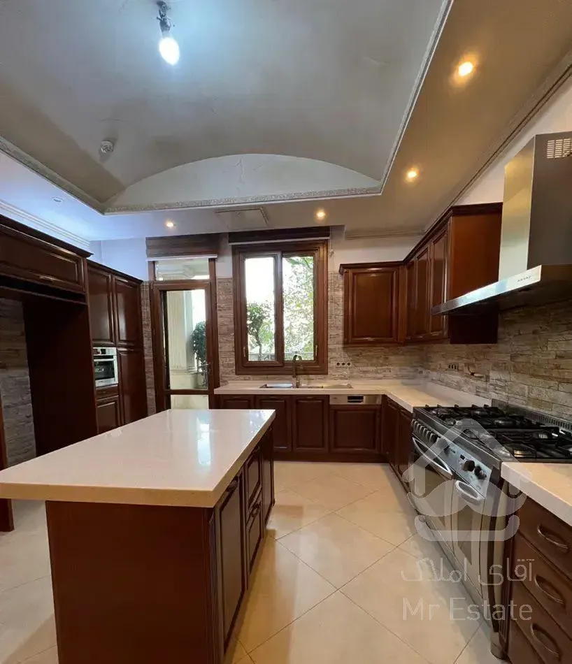 ۲۶۰ متر/سه خواب/ ۵۰ متر مســتر/به قیمت