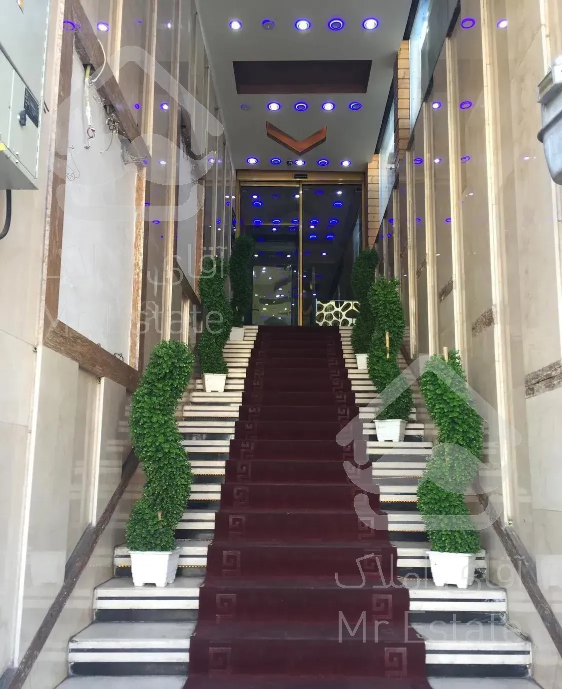 196متر مغازه تجاری بر بلوار فردوس شرق ملکیت فروشی