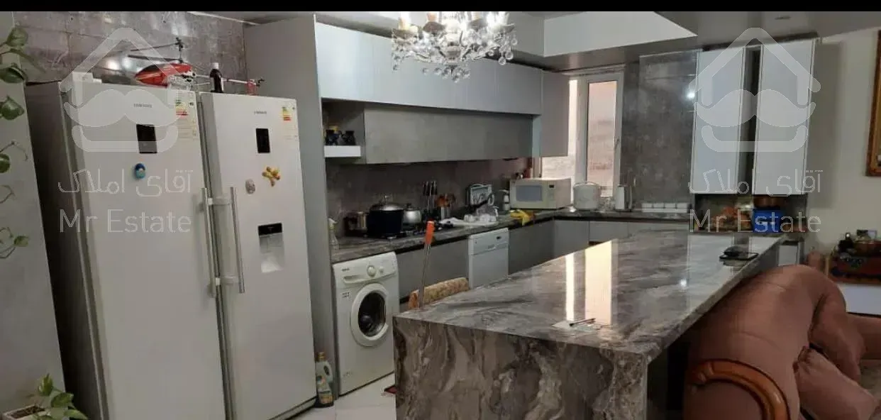 فروش خانه۳۰۰متر۱۳ساله دیزاین  دریاچه راه اهن