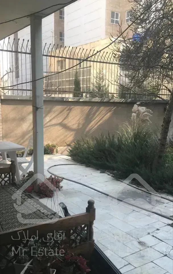 آپارتمان۲۰۰متری۳خوابه با۲۰۰مترحیاط اختصاصی