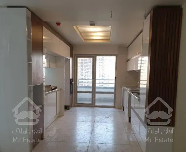 130 متر سه خواب تمیز در کوهک