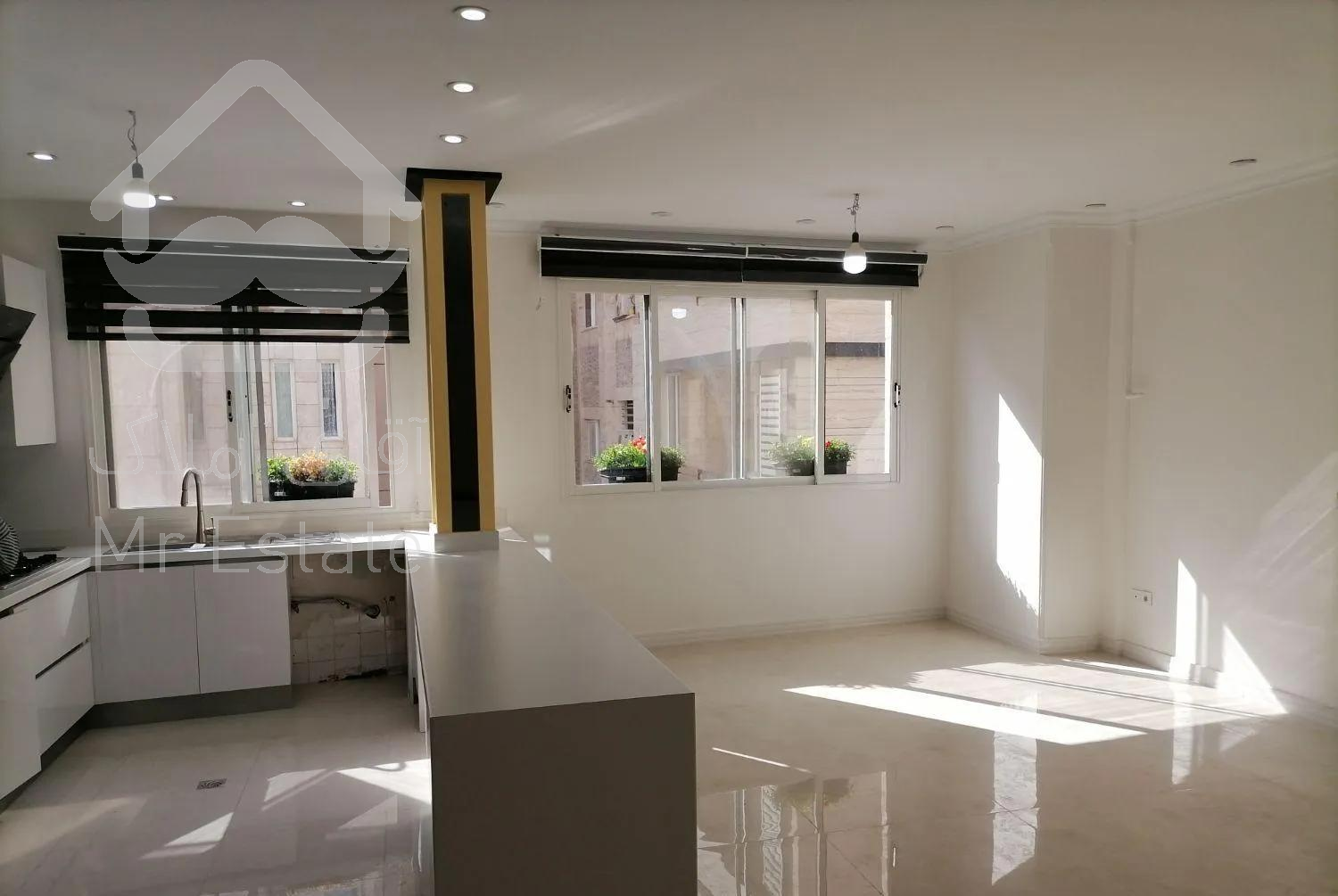 ۱۱۲ متر ۳ خواب ، در حد کلید نخورده ، ۲ پارکینگ