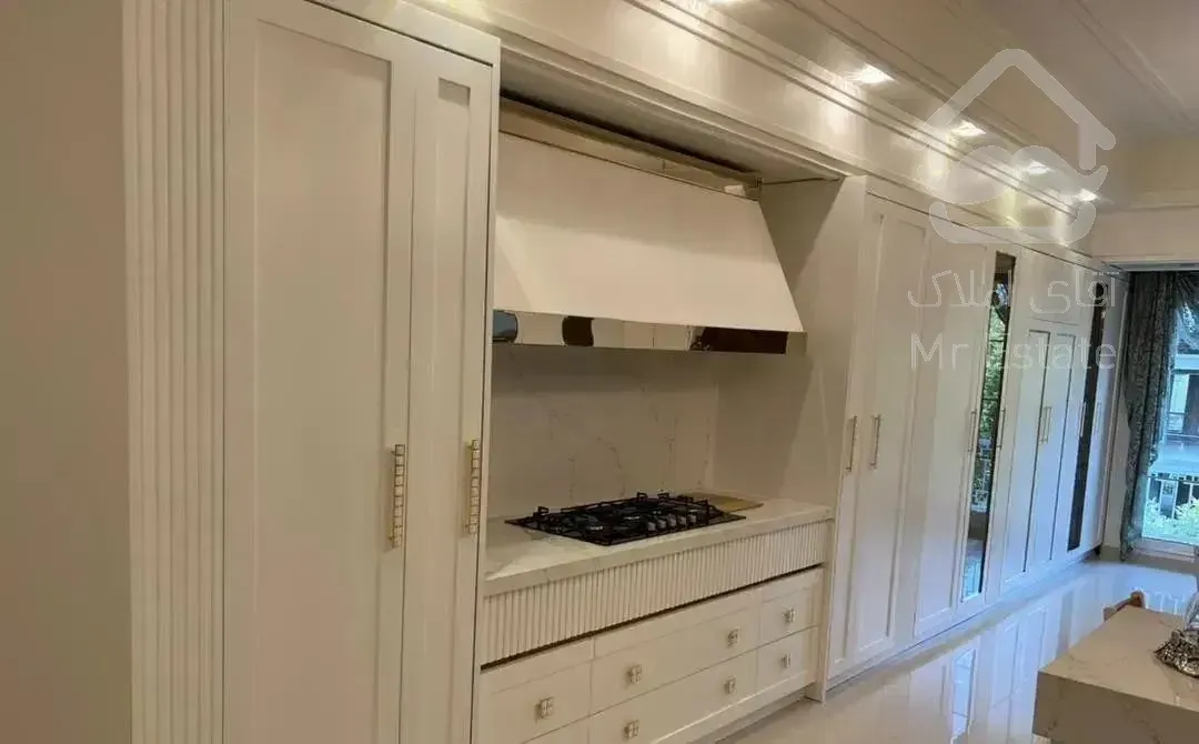 ۱۳۰ متری * دو قدمی میدان منیریه *