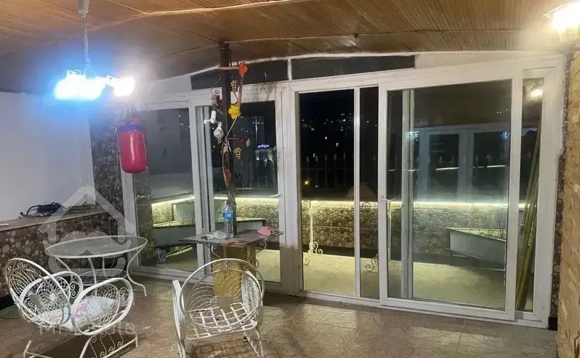 ۱۵۰ متری با ۵۰ متر تراس قابل چیدمان در برج