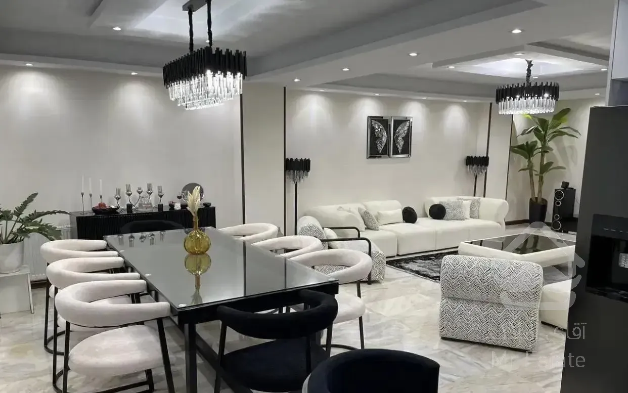 آپارتمان ۱۳۵متری / خوش نقشه / غرق نور