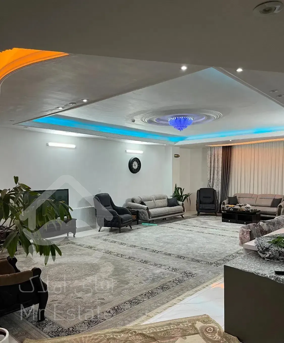 اپارتمان چهار طبقه چهار واحد بر پاسداران