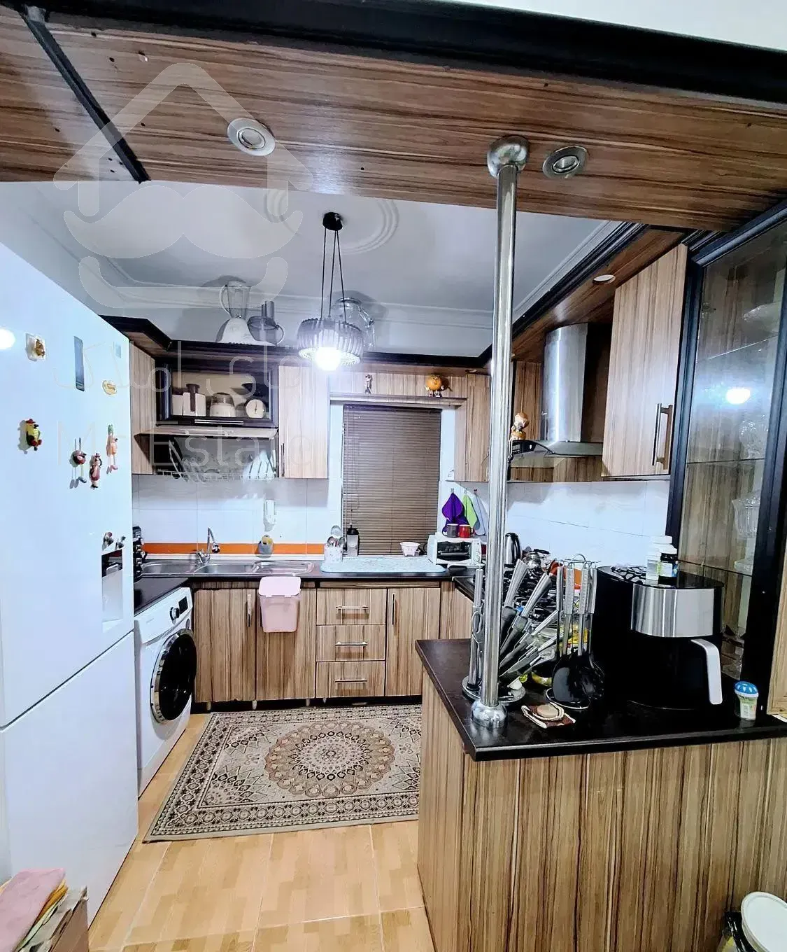 فلکه گاز ۳راه رودباری / ۲قدمی بلوار / پارکینگ دارد