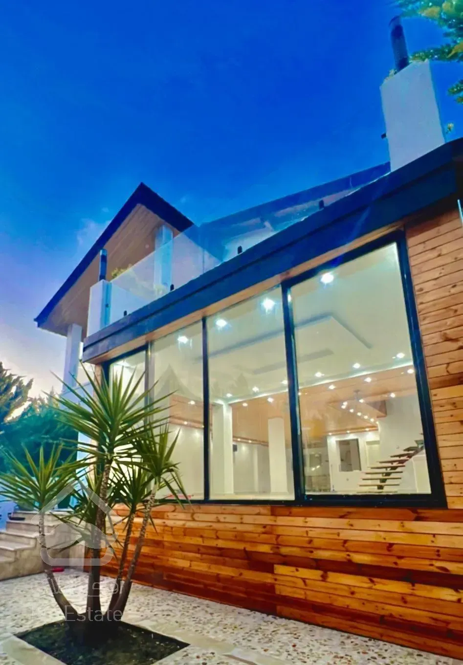 فروش خانه ویلایی ۳۲۰ متری ۴ خوابه