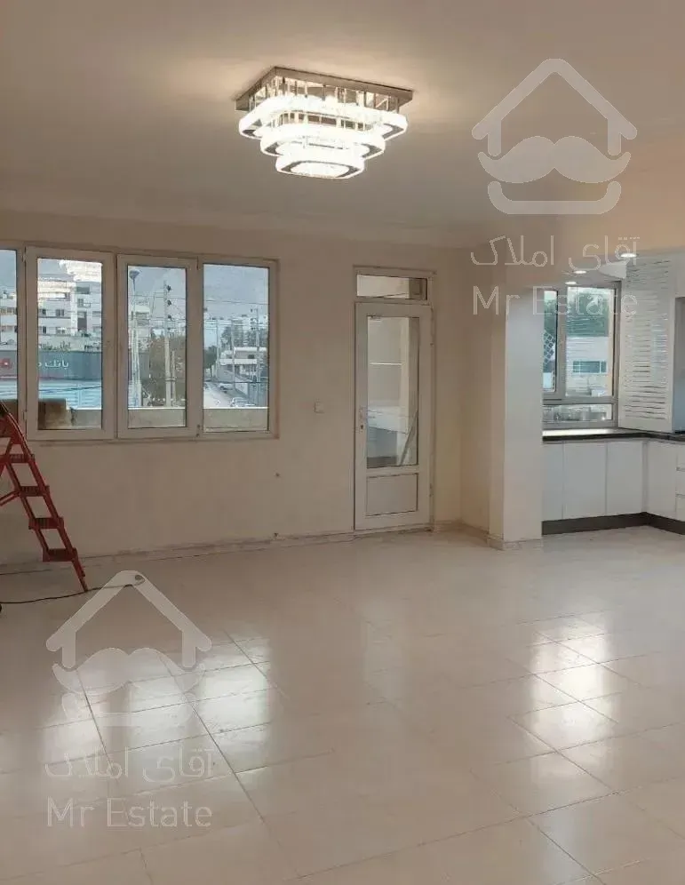 سه خواب مستردار غرق در نور