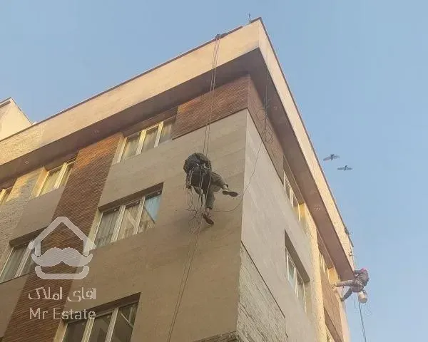 پیچ و رولپلاک نمای ساختمان با راپل طناب شستشو