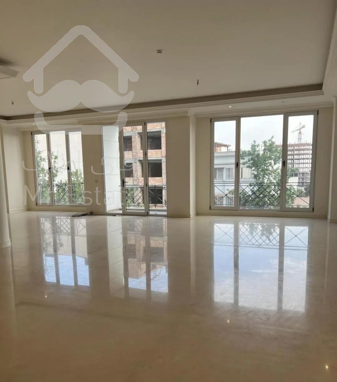 آپارتمان ۱۴۰متری /سالن مربعی /تک واحدی