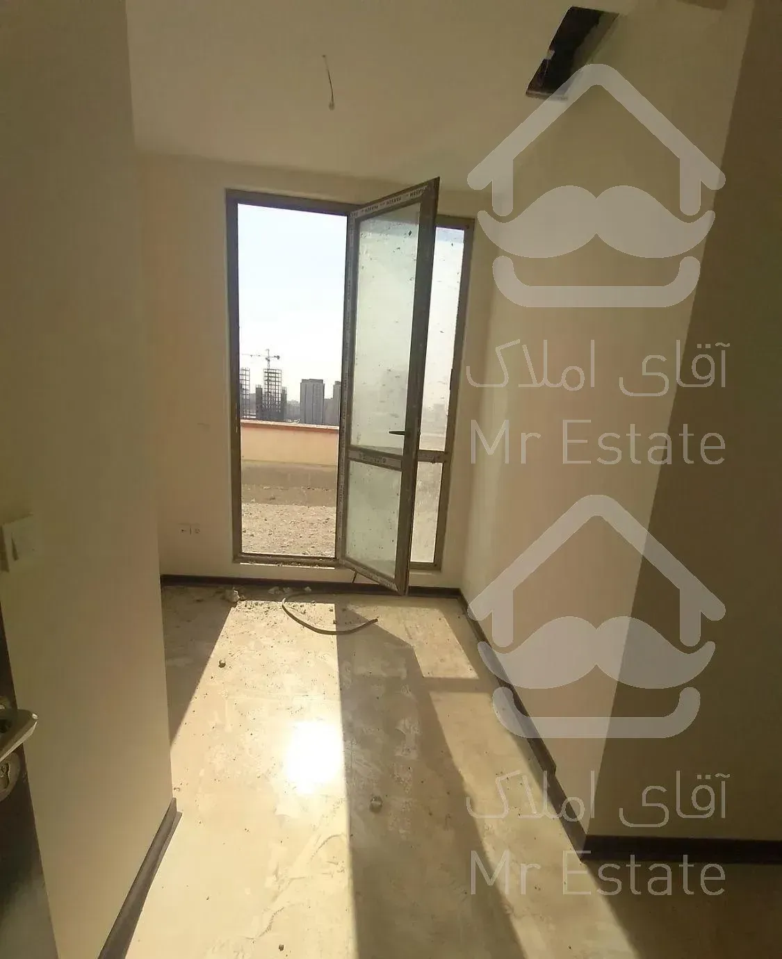 چیتگر ۱۳۵ متر/ سند اداری/در حد کلیدنخورده/ فول