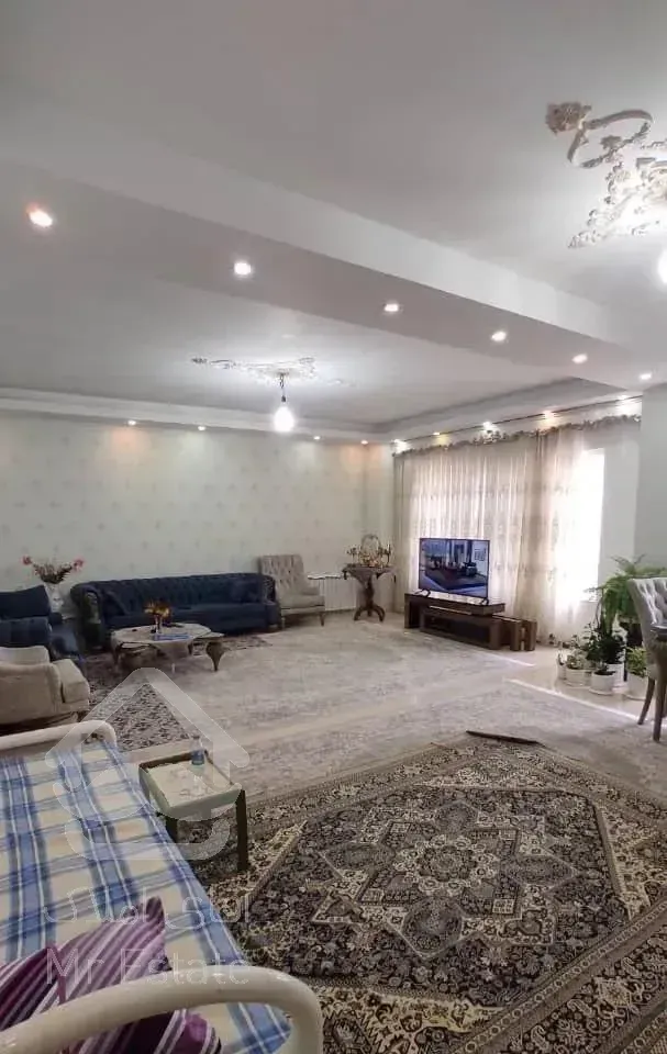 آپارتمان طبقه اول شهری خط کناره ساحل