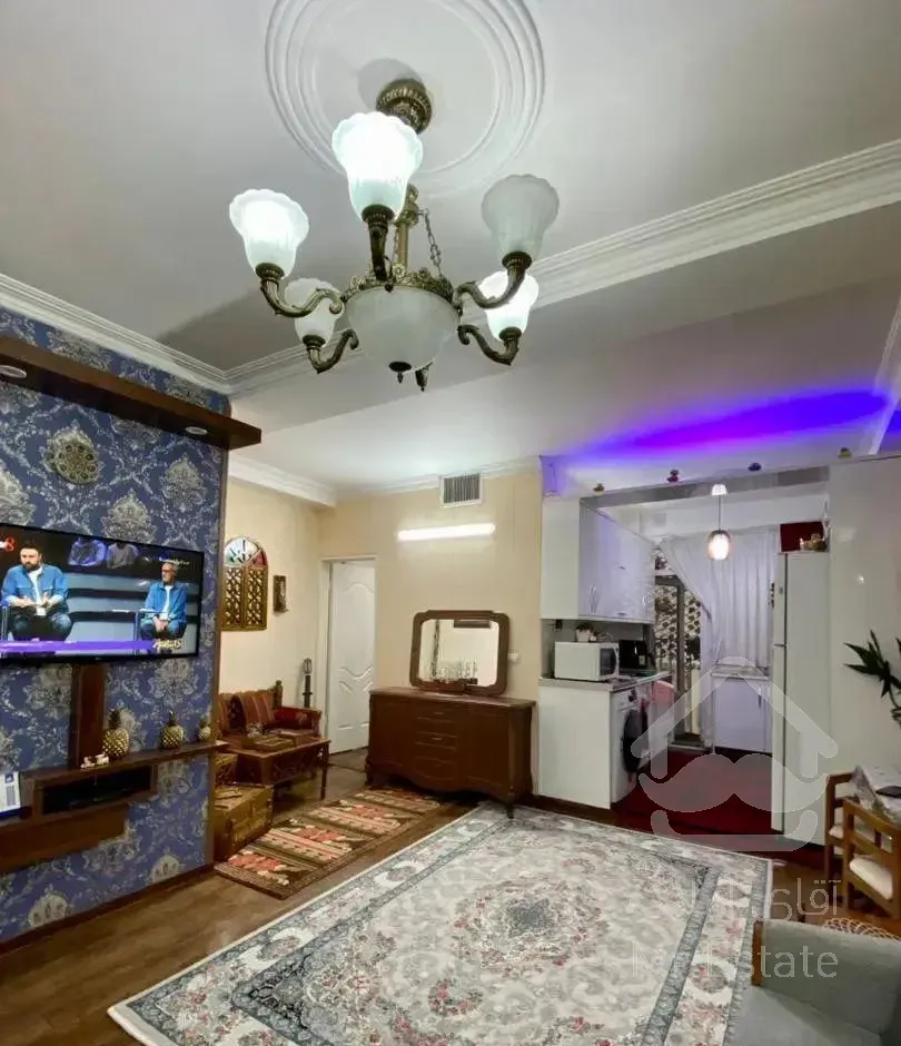 61 متر دو خوابه. طبقه اول. تک‌واحدی. براصلی خیابان