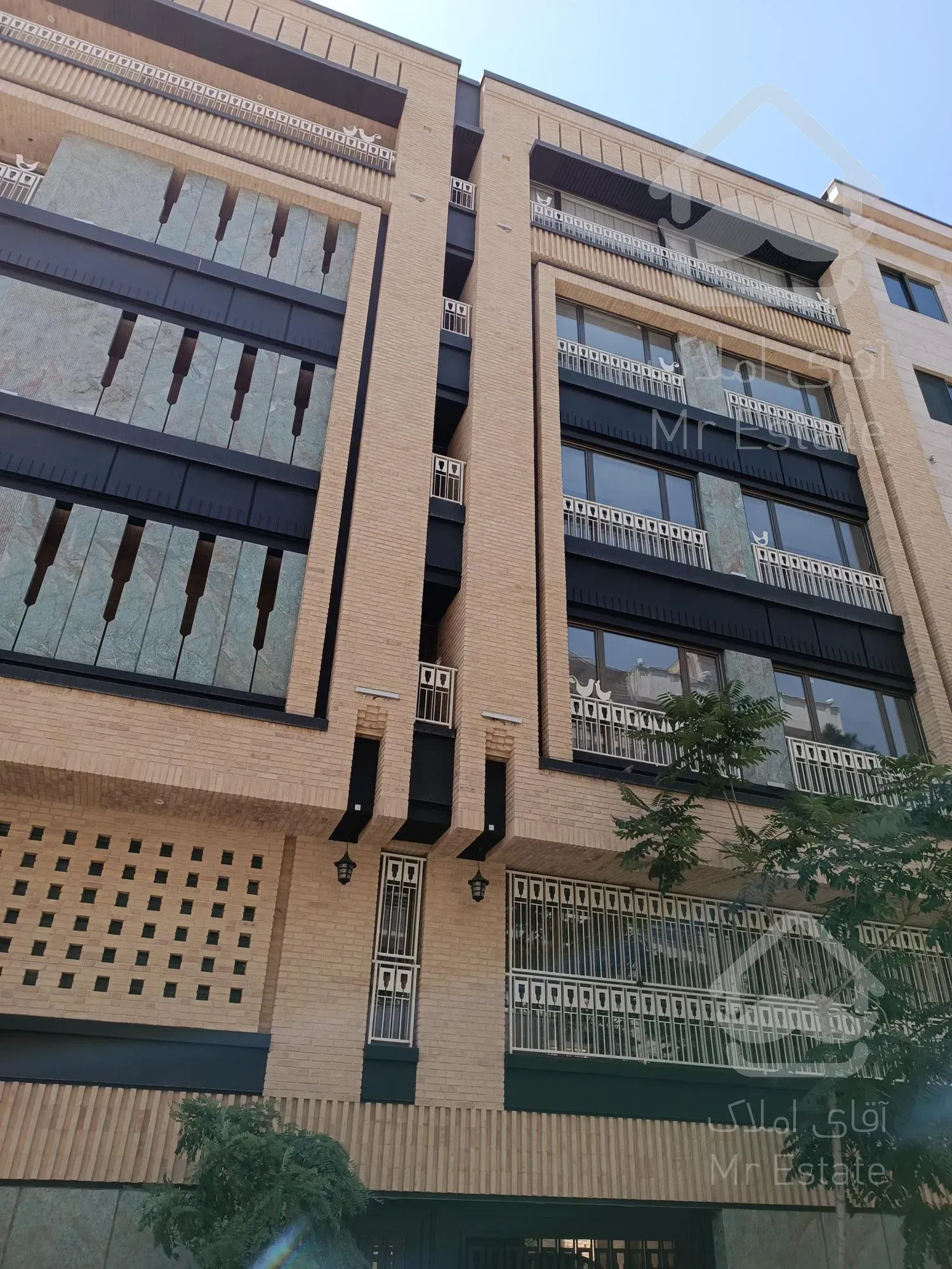 خیابان ولیعصر میدان ونک ساختمان سند اداری ۲۲۲۰ متر بصورت یکجا واگذار میگردد