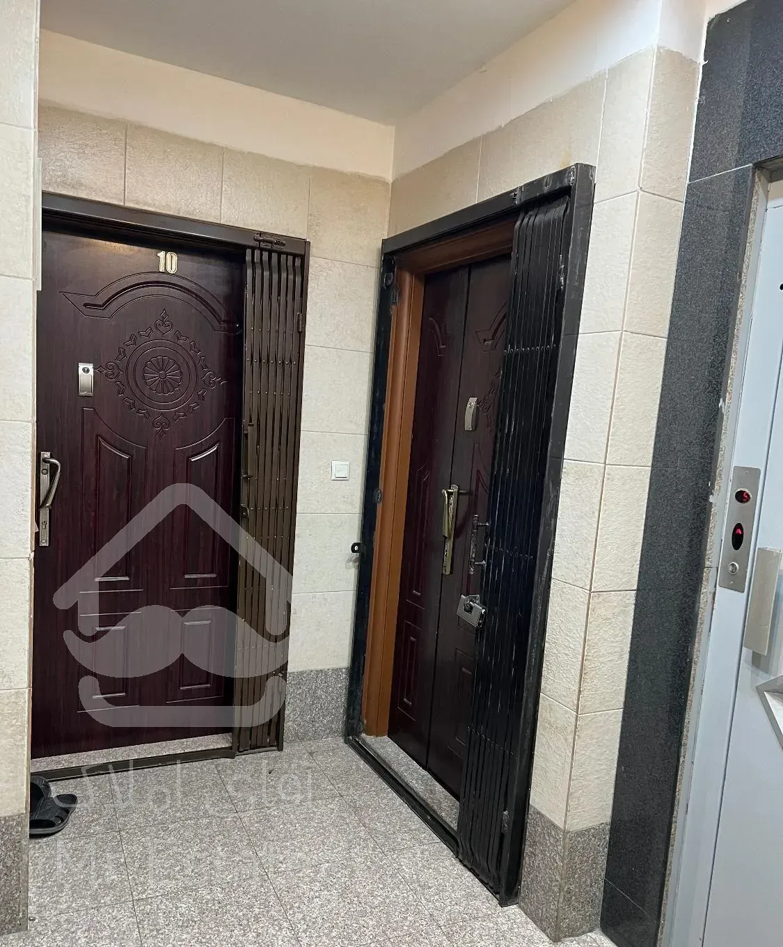 ۶۲ متر پارکینگ انباری آسانسور