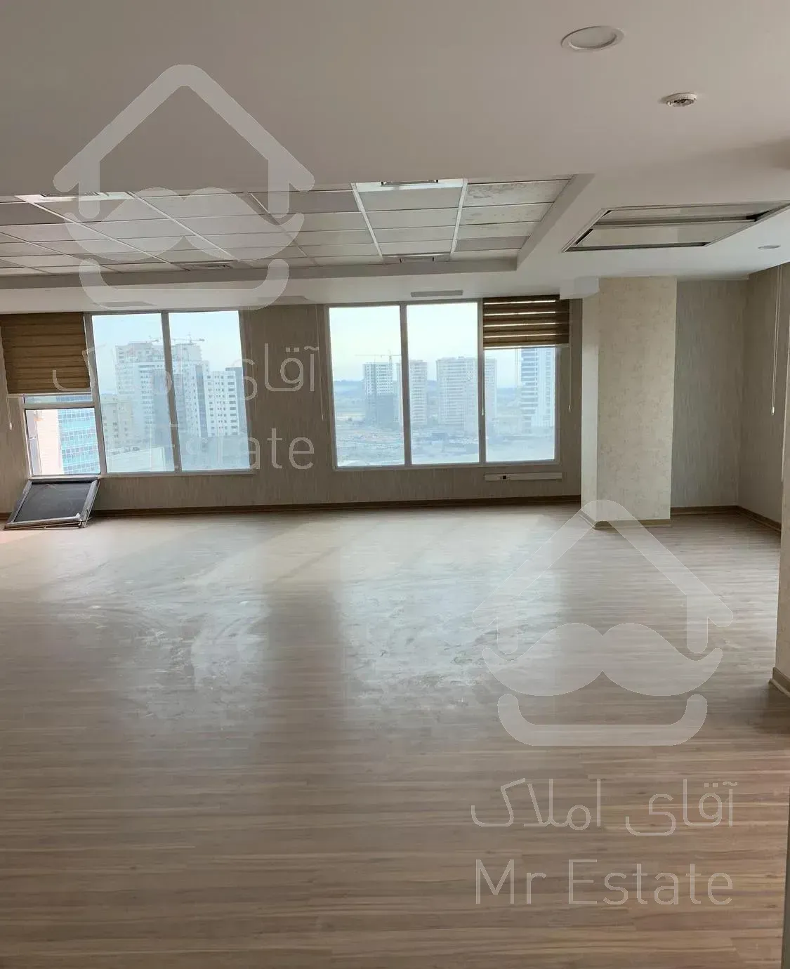 ۱۱۵ متر برج سند اداری کلید نخورده ویو دریاچه