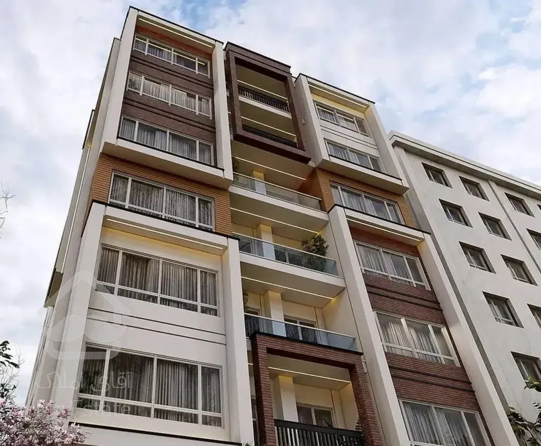 آپارتمان۱۳۸متری ۳خواب میرزاطاهرشرقی پلاک دوم طبقه۴