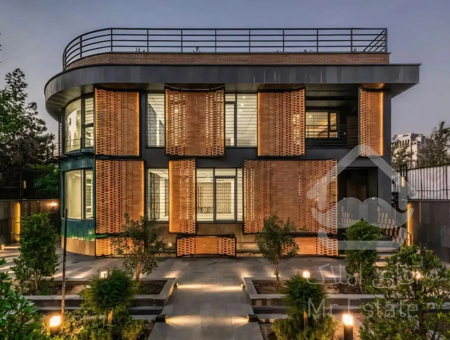 لواسان 700مترباغ ویلا مشجر با540 متر بنا