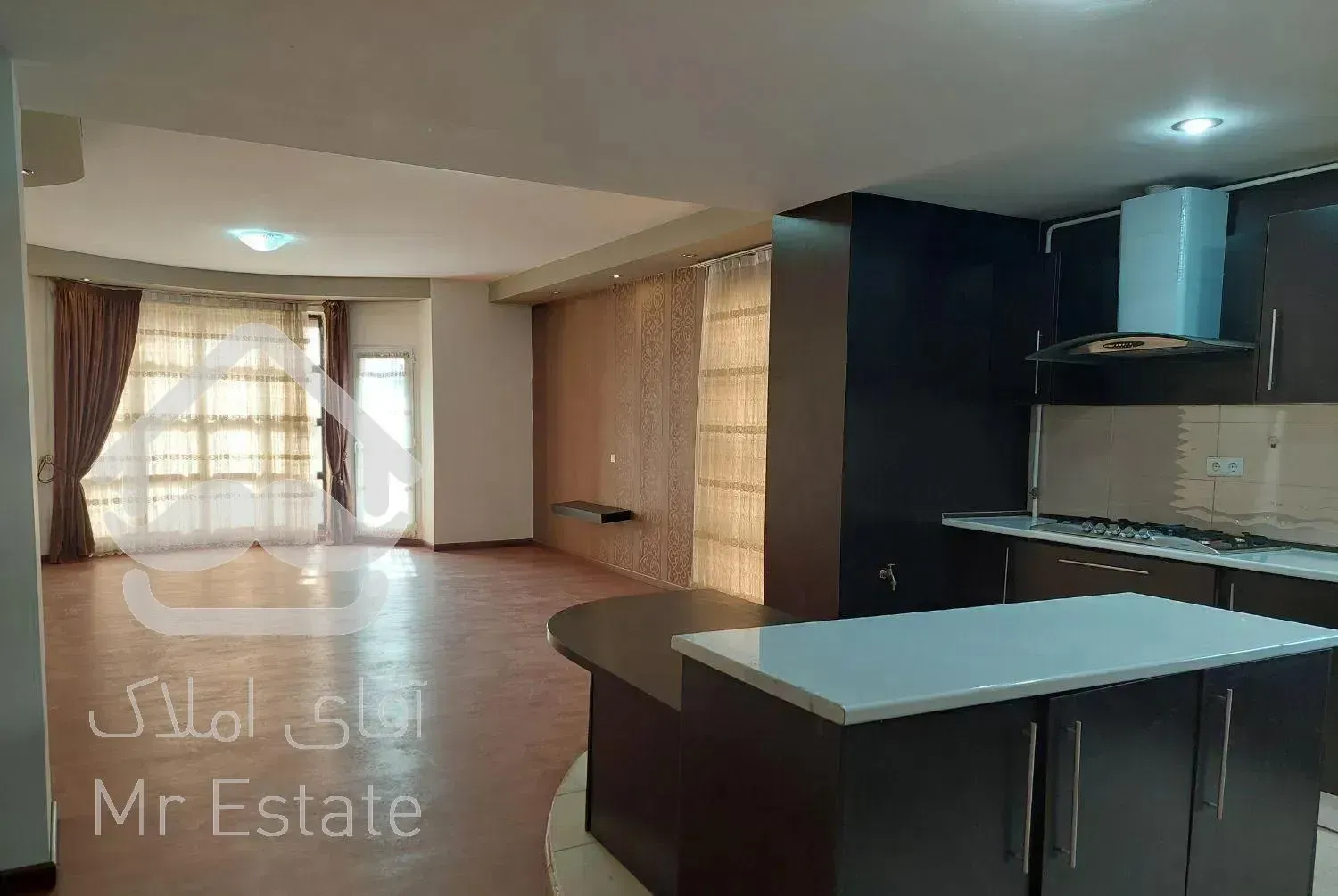 اجاره اپارتمان ۱۳۰ متری شیک پشت هتل پارس