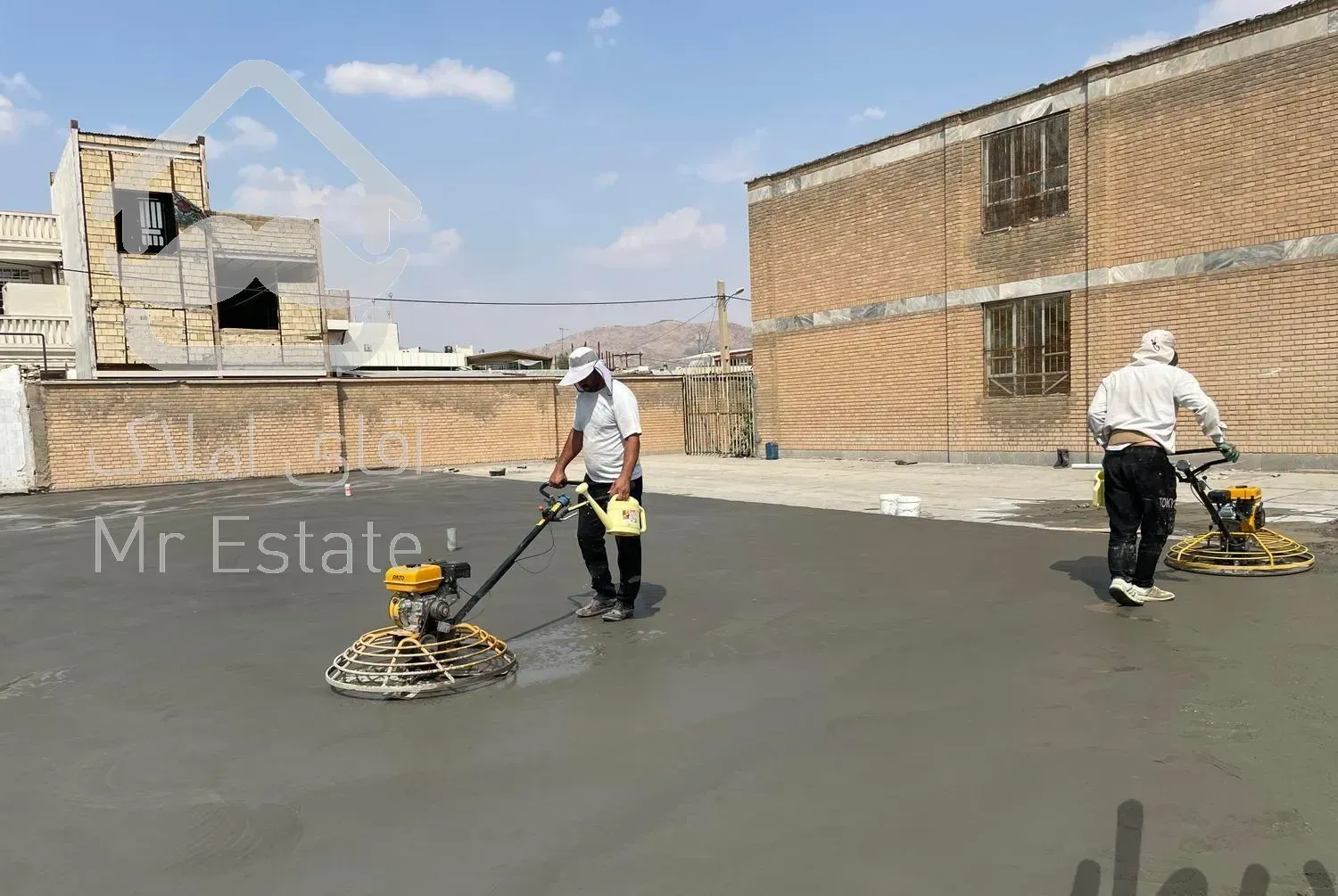 بتن ریزی با ماله پروانه