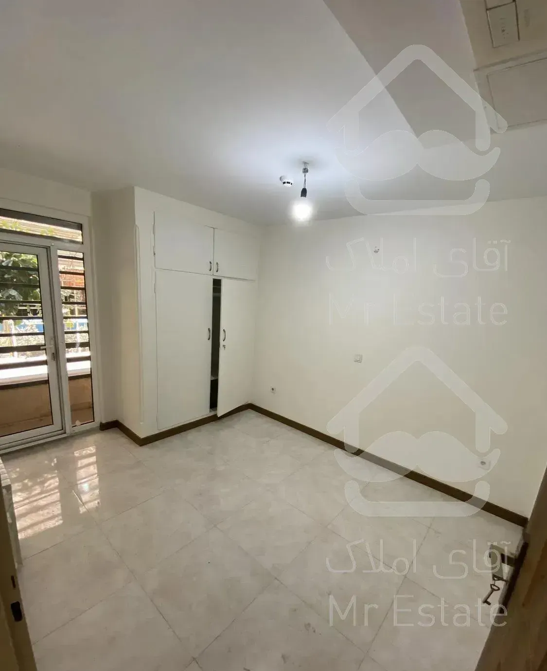 ۵۵ متر روبه جنوب ( فول با تراس ) الاله شرقی