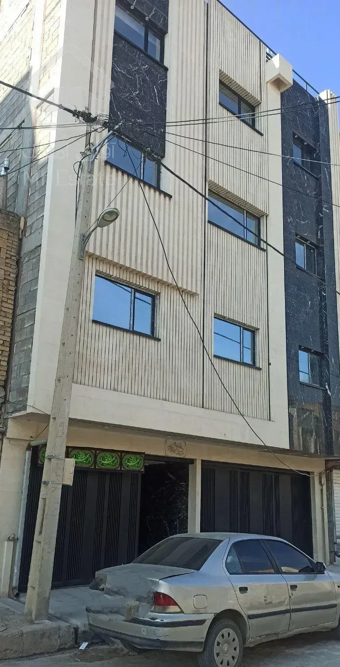 یک واحد طبقه همکف 65متر زیر بنا و نیز20متر حیاط