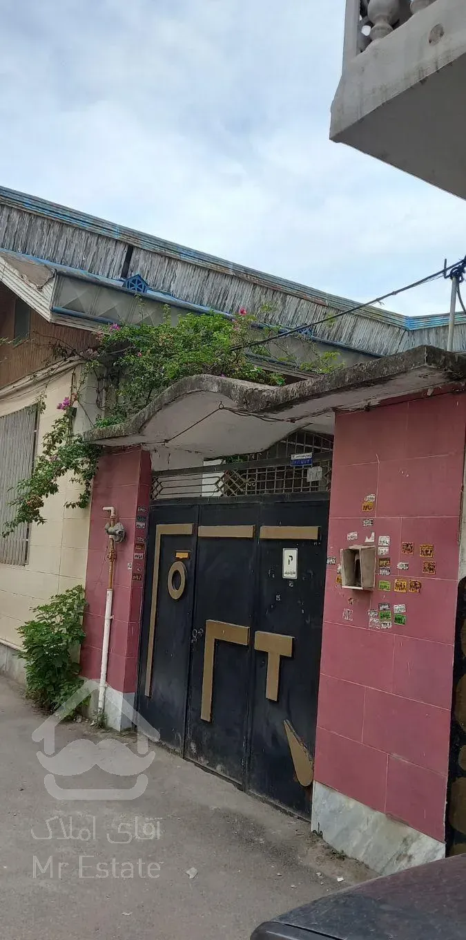 ویلایی مناسب سکونت یا تخریب و تبدیل به چهار طبقه