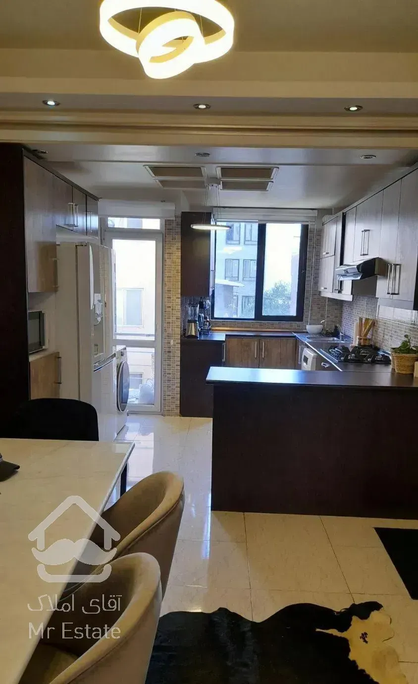 ۹۲متری ۲خوابه نورگیر