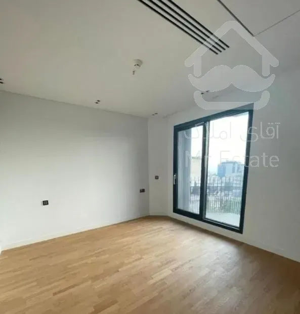 ۱۱۰متر/ویو جنوب/نور‌‌ و پدیو‌ قویmodern