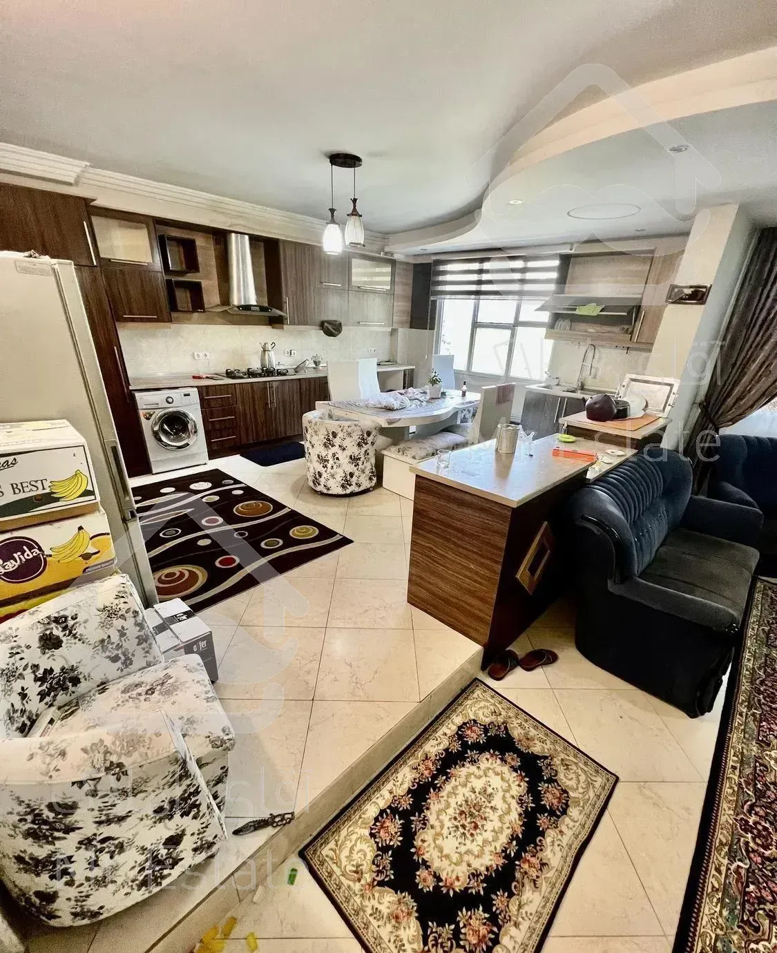 ۱۹۰متر*تراس بزرگ*سکونت چندساله*بدون مالک