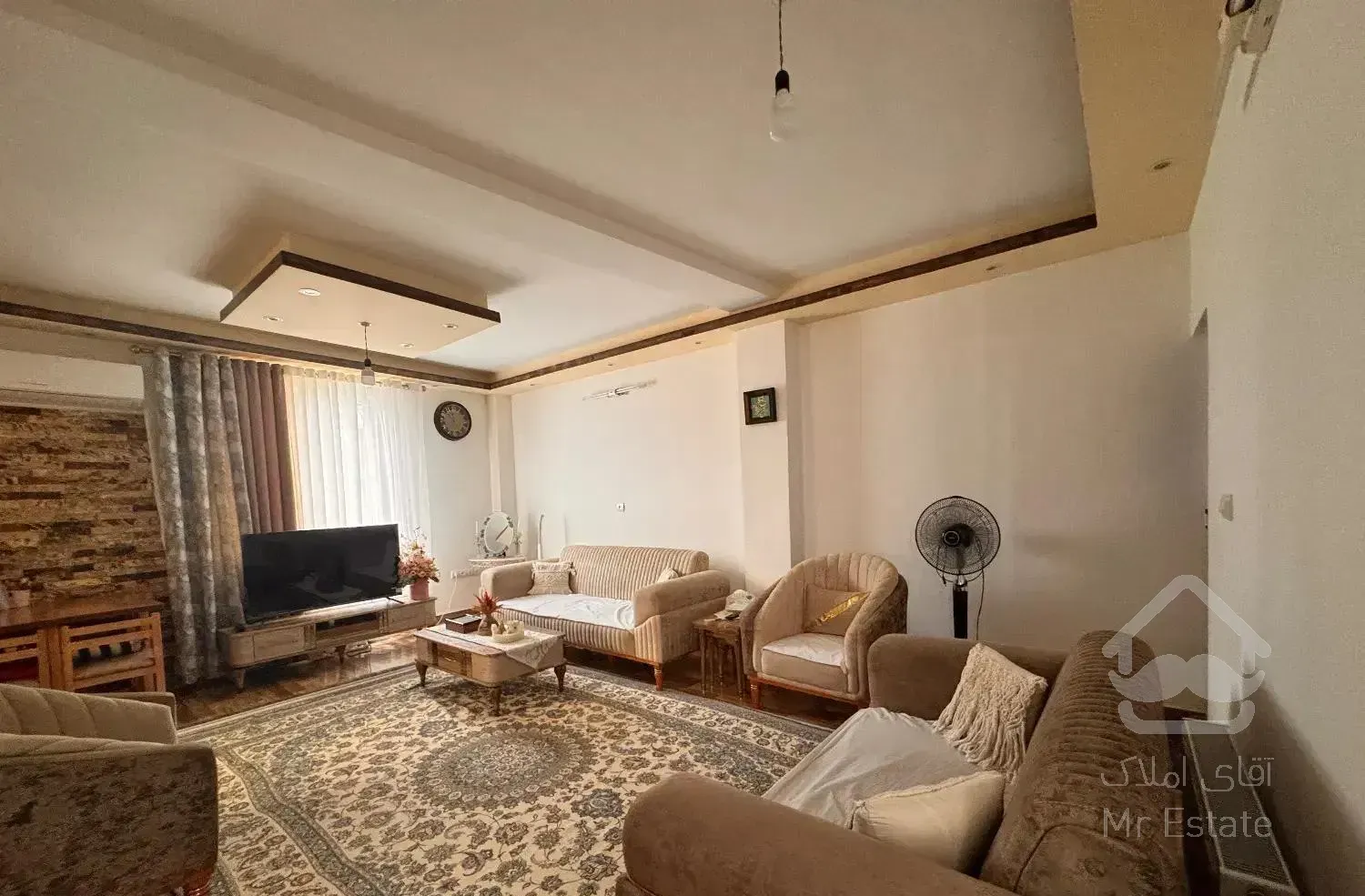 سوئیت دو‌بر ، ورودی جدا، کرسی بلند