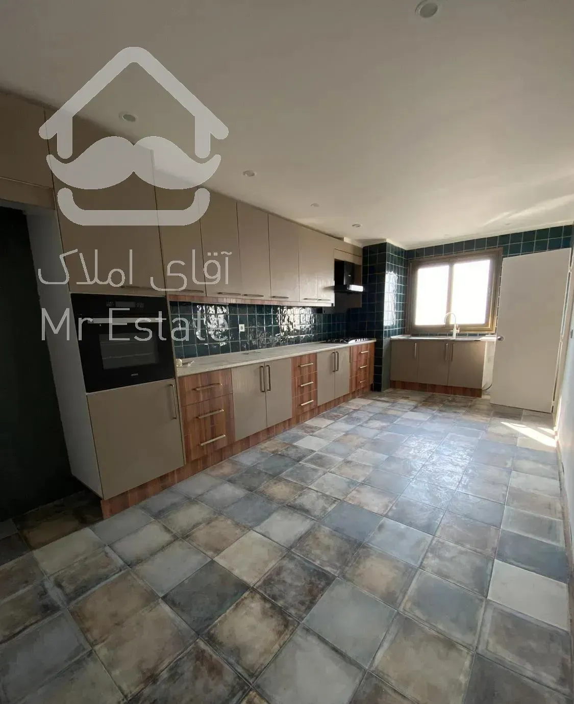 برج ، ١٩٤ متر ،نوسازی شده،شهرک غرب