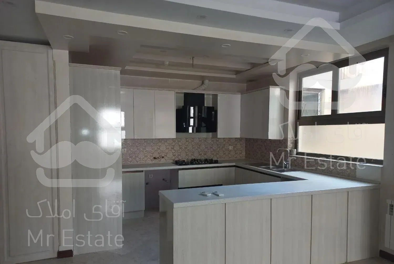 ۱۰۰ متر، دو خواب، ونک