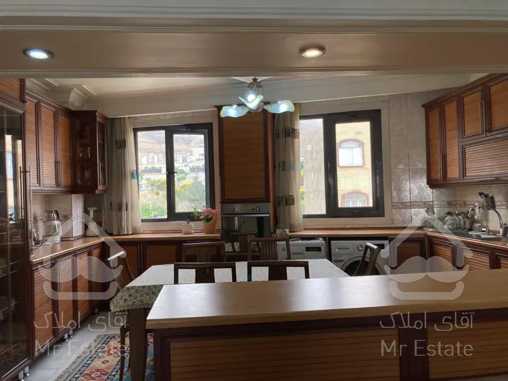 ۱۱۵ متر تک واحدی میدان اتریش