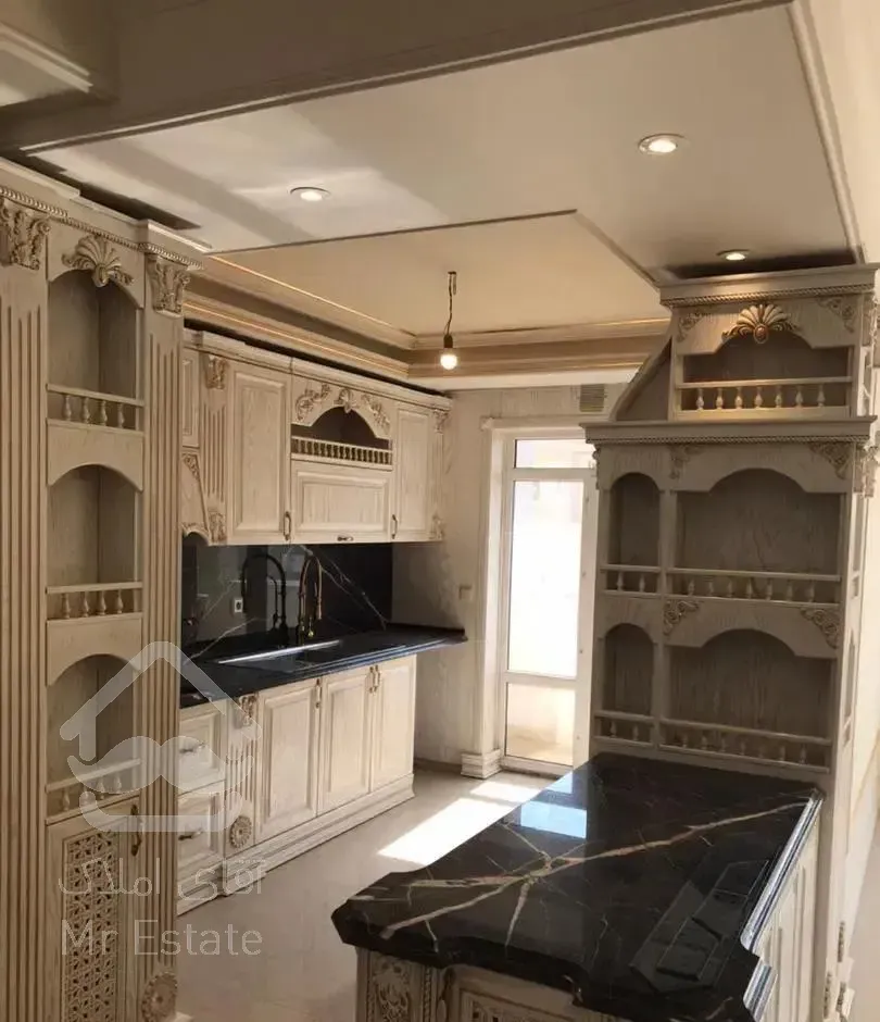 کاشانی سازمان برنامه ۱۲۰ متر۳ خوابه ۲ پارکینگ