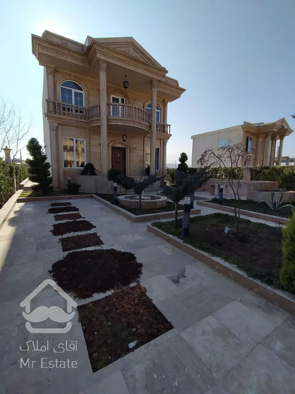 فروش ویلا ۳۰۰متری