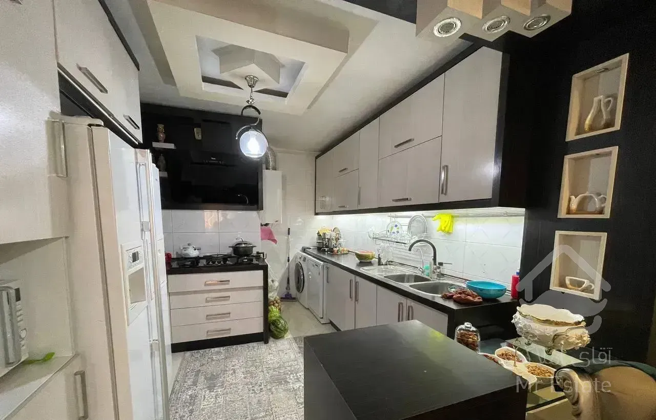 فروش آپارتمان۹۶ متری اوایل لادن