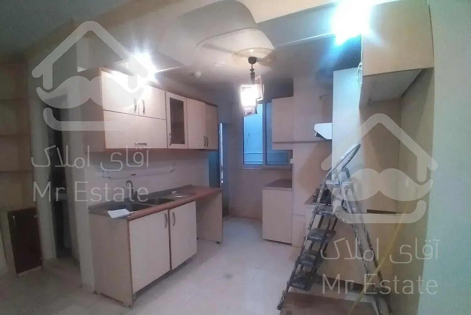 85 متر نوبنیاد / ورودی از لابی / حیاط مشجر