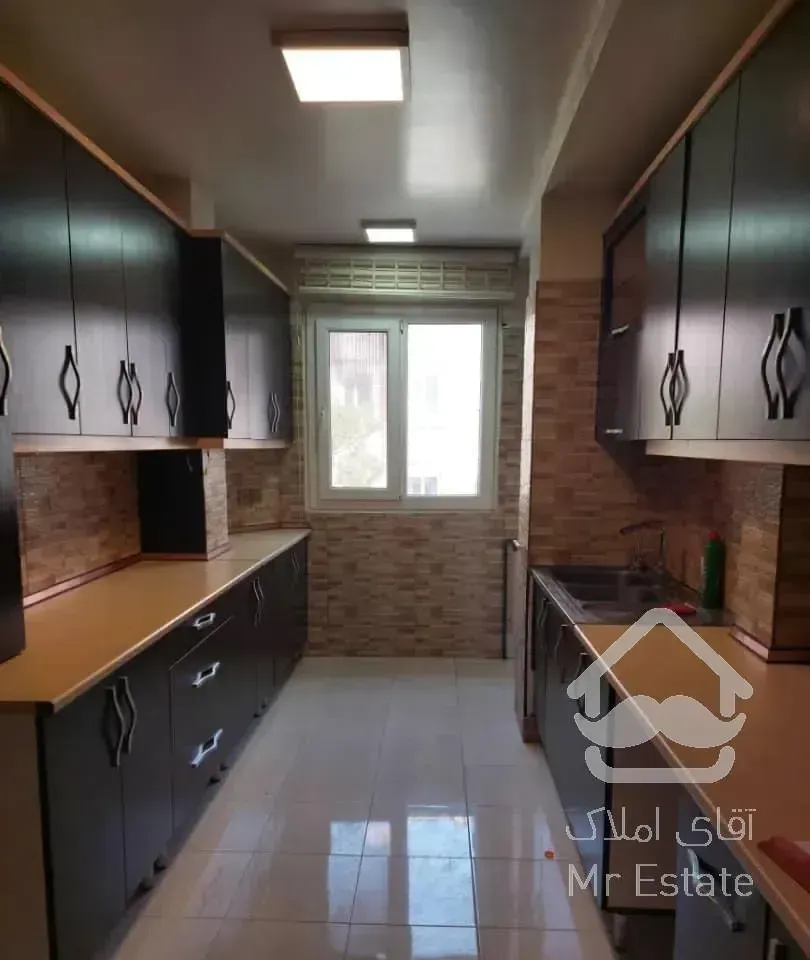 ۱۳۰متر ۳خواب فول امکانات بازسازی شده طبقه سوم