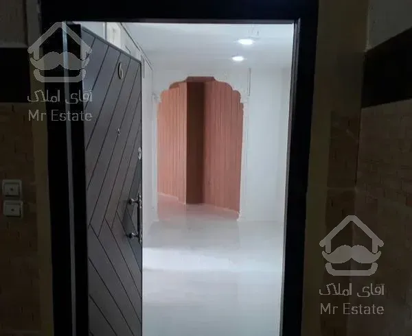 آپارتمان دارای سه اتاق و یک حال و یک پذیرایی زیبا