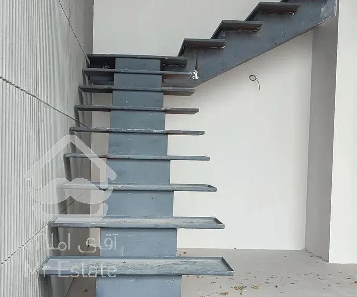 جوشکار ساخت سوله واسکلت فلز وپله گرد،