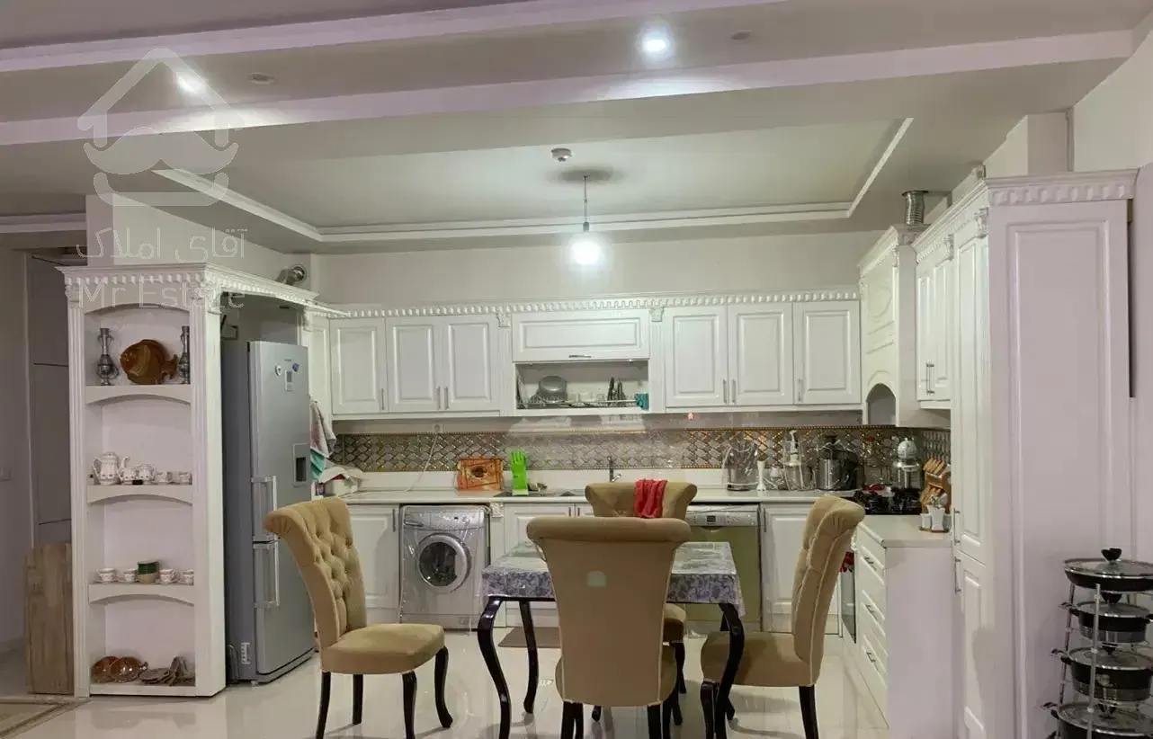 دو نبش/ پشت حاشیه وکیل آباد/کوچه پهن/نوساز/سه خواب